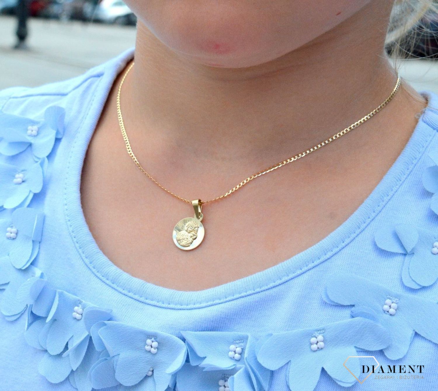 Złota zawieszka medalik okrągły Matka Boska ZA 5970 333. Medalik będący wspaniałą pamiątką i prezentem z okazji chrztu, komunii czy bierzmowania (1).JPG